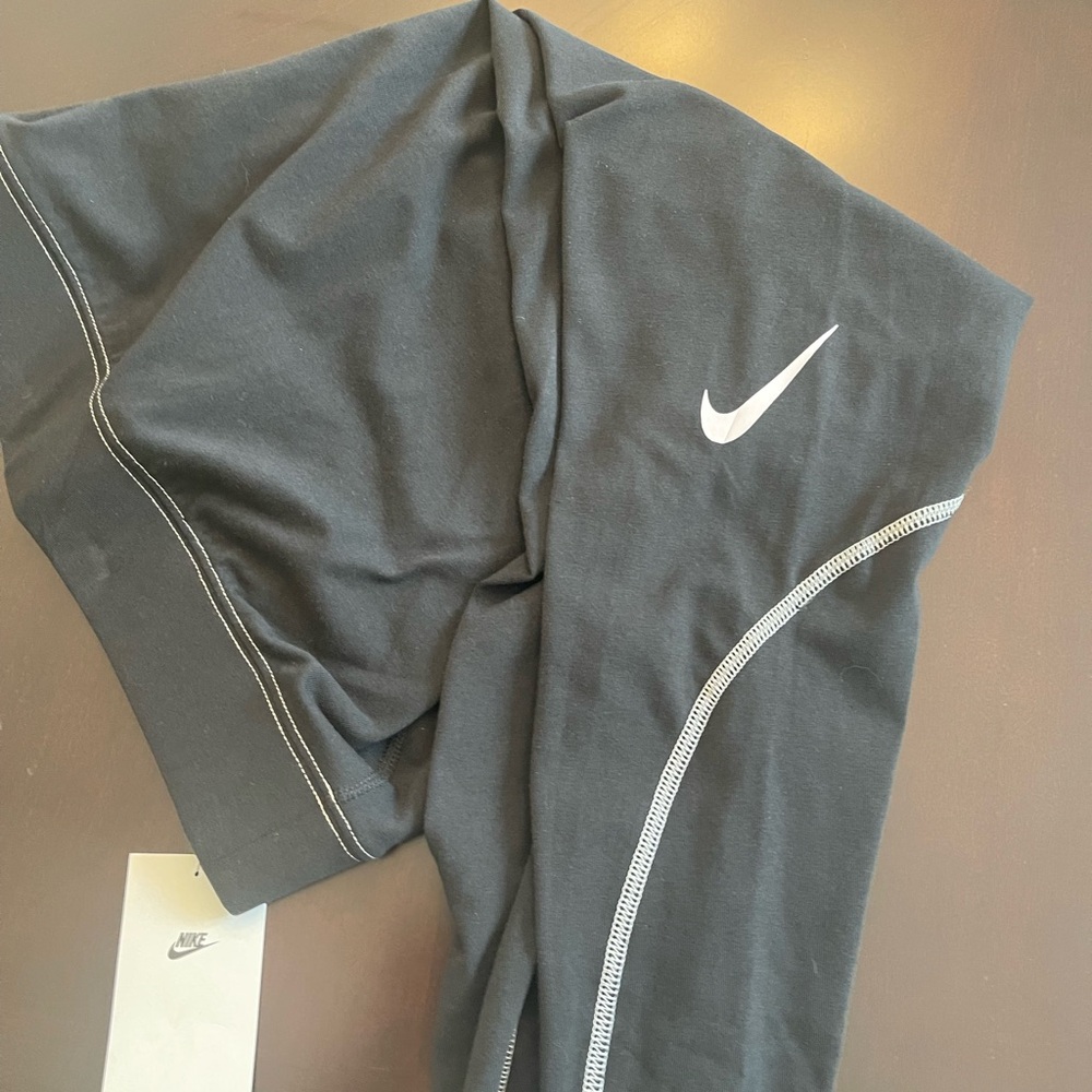 Nike Black Performance Leggings Reflective Accents - Tight fit, high rise SZ - L - Picture 8 of 13